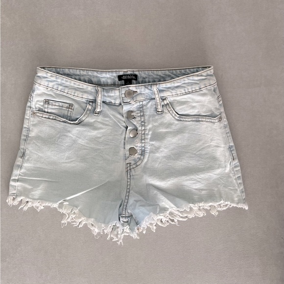 Cutoff shorts - Picture 2 of 5